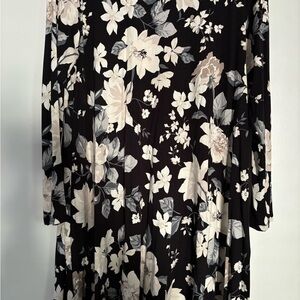 Floral Black and Cream Women's Dress new with tags